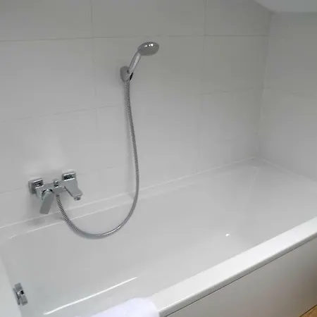 Skalite Ul Wozna 14 シュチルク